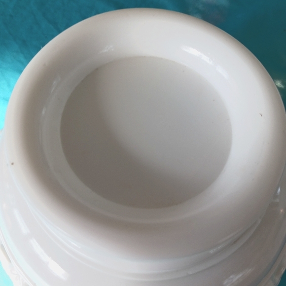 Vintage Atterbury Dancing Sailors white milk glass footed bowl - Picture 4 of 4